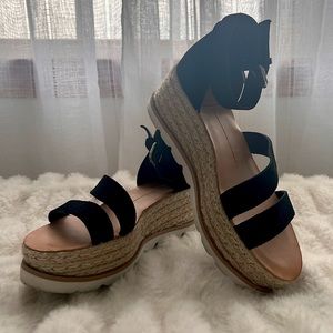 Black Dolce Vita sandals! Size 7!